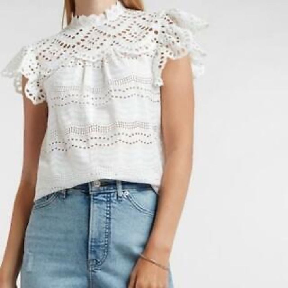 Express eyelet pretty top size L